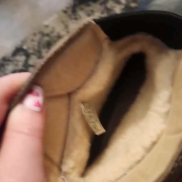 Ugg Brantling size 8 waterproof.  Vibram Sole - Picture 2 of 9